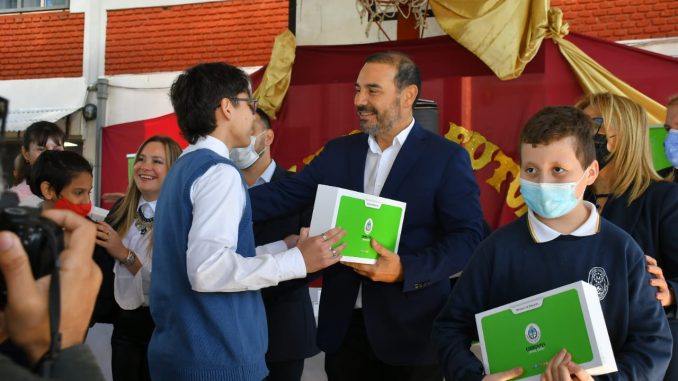 VALDÉS NETBOOKS ITUZAINGÓ
