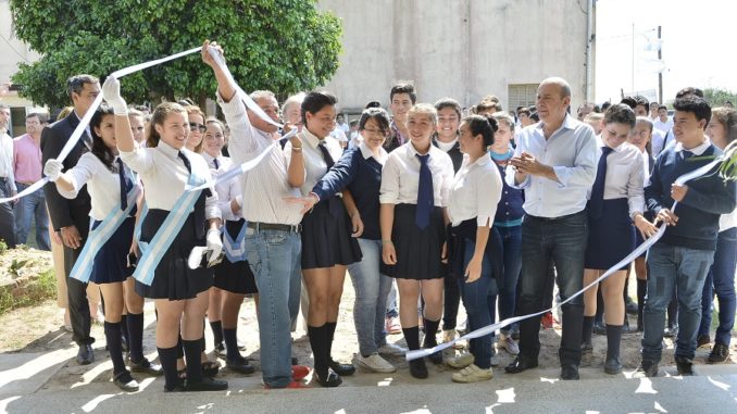 reinaguración de escuela