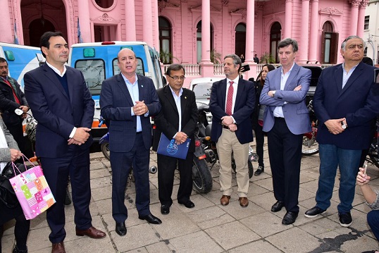ENTREGA DE AMBULANCIAS (2)