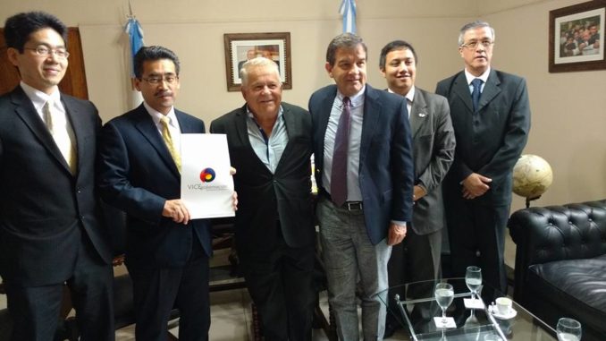 dos santos con japoneses