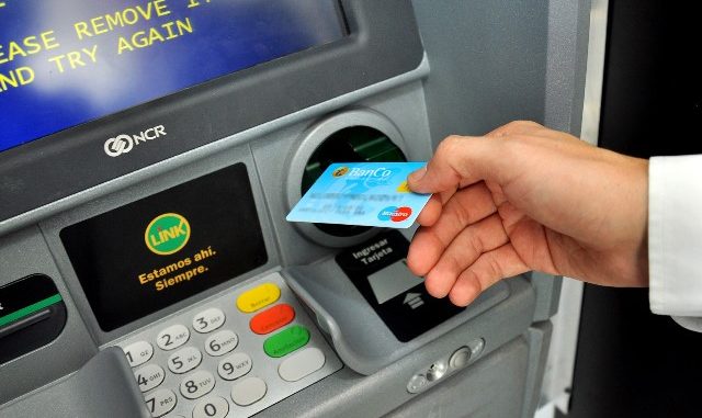 Cola para cobrar cajeros BanCo (4)