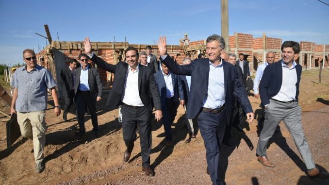 valdes y macri caminando