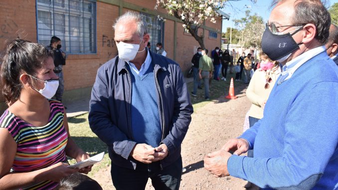 TASSANO LANARI CON VECINOS