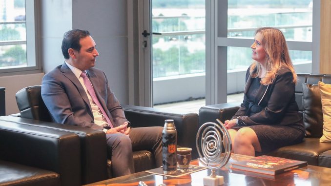 VALDÉS CON LA CONSUL PARAGUAYA